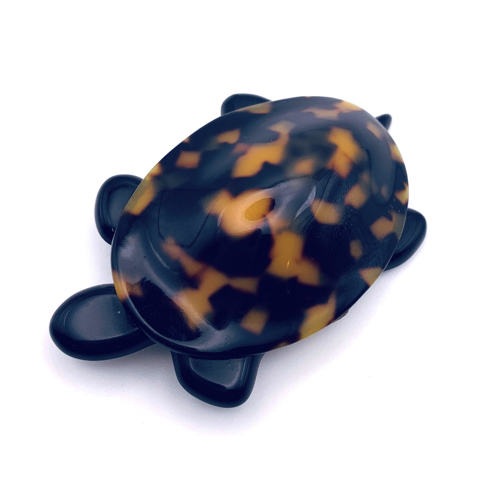 Lea Stein Paris Faux Tortoise Shell Turtle Pin: Please review all photos for details and measurements. Flat shipping price is based on shipments within the continental United States only via USPS Priority Mail. All shipments over $100 will be insur