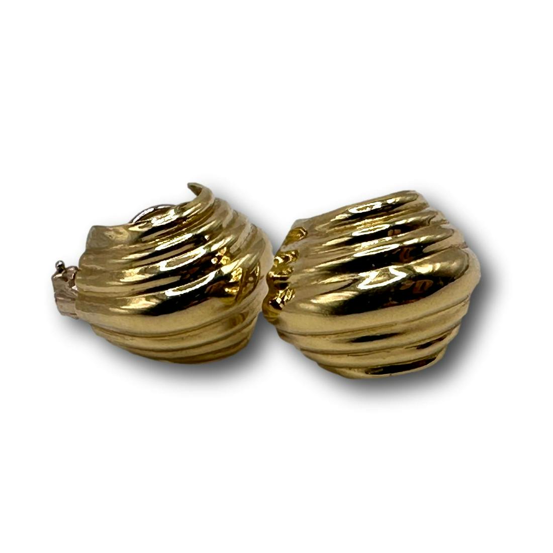 18K Gold Omega Back Earrings: Weight 8.3 grams. See photos for condition details. Local pickup available in Glenview, IL. No In-House Shipping is available for this auction. Buyer's must make their own shipping arrangements throug