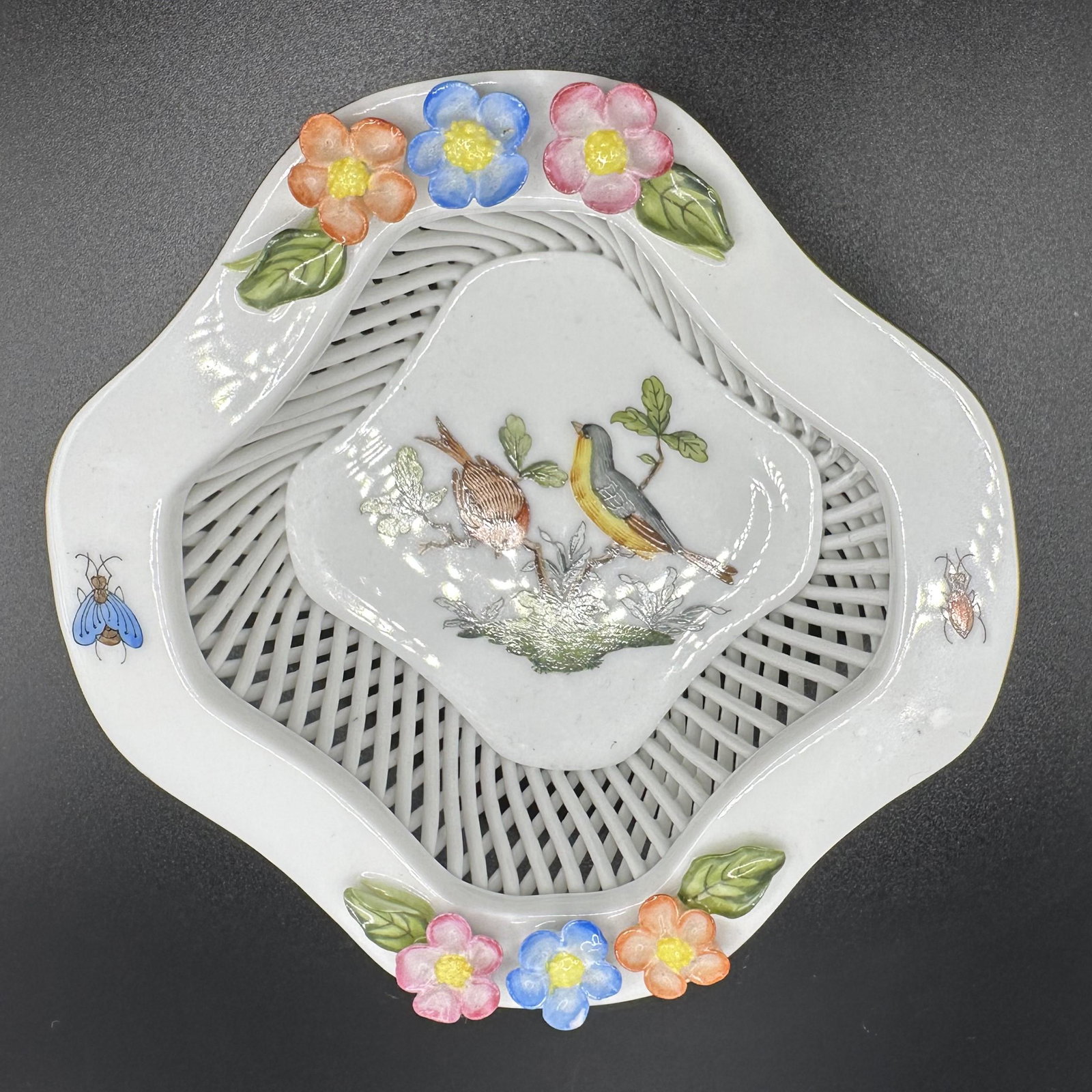 Herend Hand Painted Birds Porcelain Basket: Measures 4 1/2" in diameter by 1 1/2"H. See photos for condition details. Local pickup available in Glenview, IL. No In-House Shipping is available for this auction. Buyer's must make their own shippi