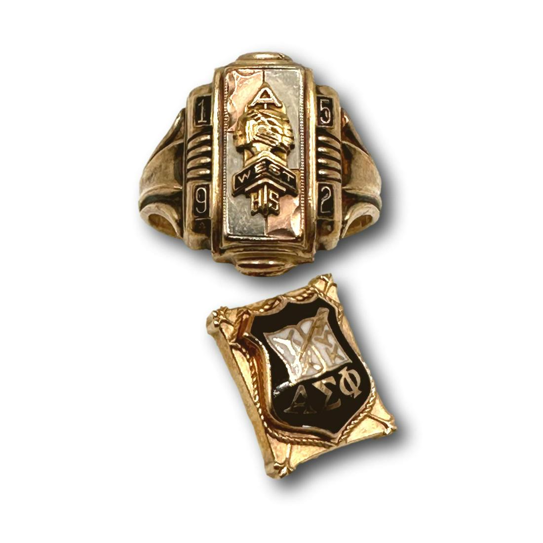 Vintage 10K Gold School Ring, Size 8 with Pin (1 of 10)