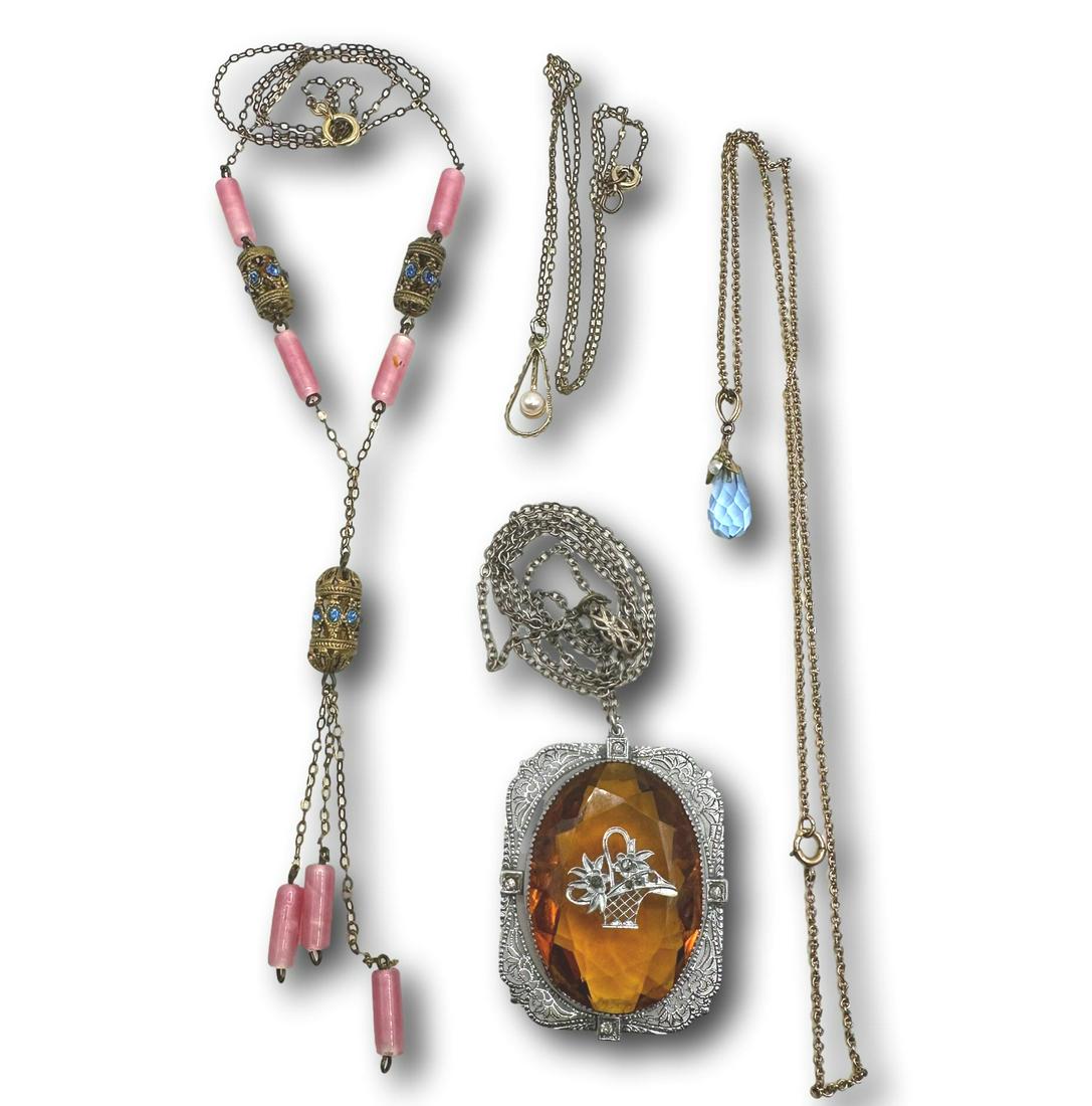 Beautiful Assortment of Vintage Necklaces (1 of 6)