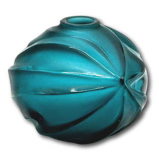 Lalique Turquoise Green Royal Palm Vase in Original Box: Measures 2" tall. In original box with no visible wear. PICKUP AND SHIPPING: Local pickup is available in Glenview, IL by appointment. The address will be provided on your invoice at checkout. In-Hous