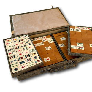 Vintage Mahjong Set: In good condition. Seems to have not been used. Most items are used or vintage and may show wear commensurate with age and use. Please inspect photos carefully as they are a part of the description. P