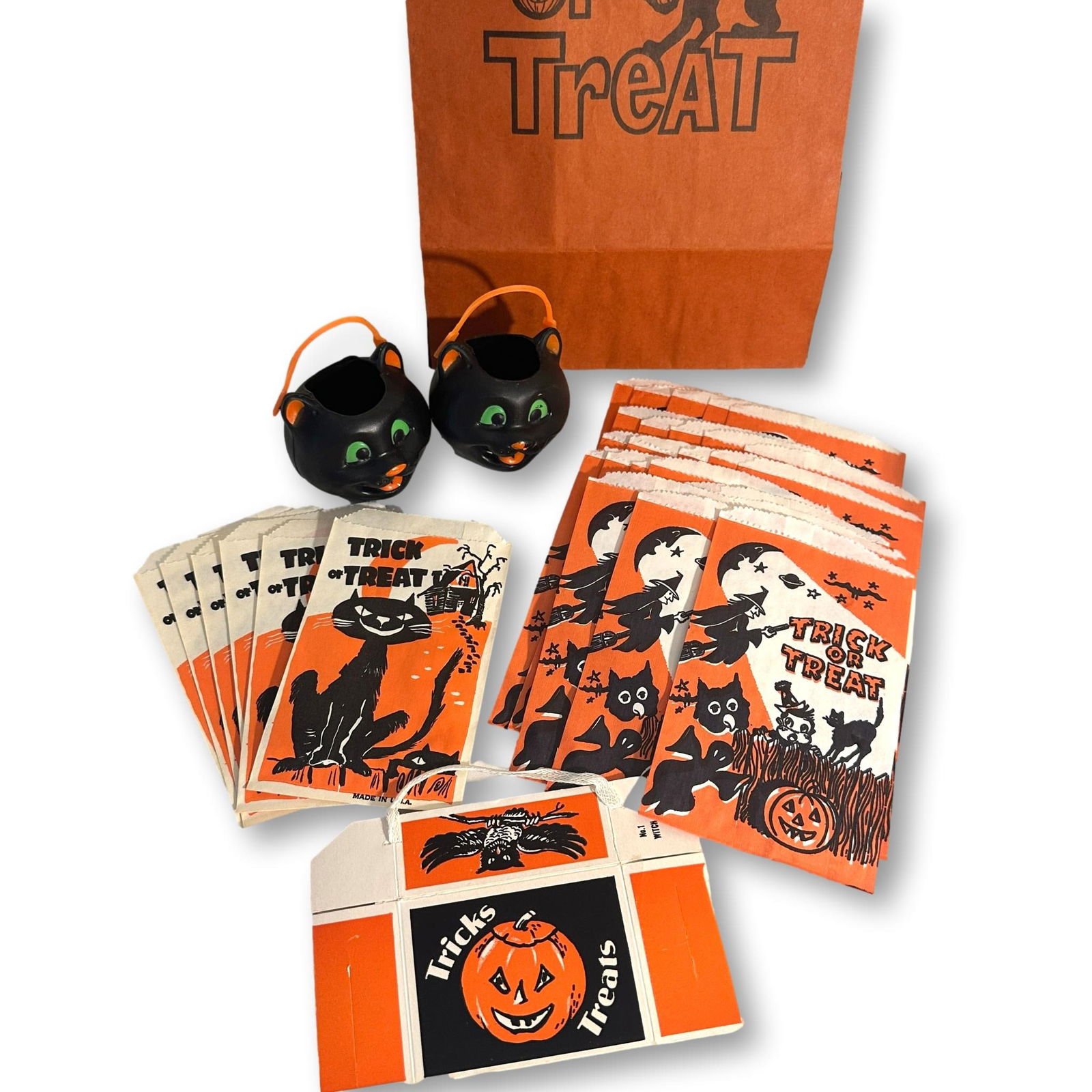 Lot of Vintage Trick or Treat Halloween Candy Bags and Nut Cups: All lots in this auction come from a lifetime of collecting Halloween and Christmas memorabilia. Our collector has amassed some of the rarest and hard to find items spanning over 150 years of holiday