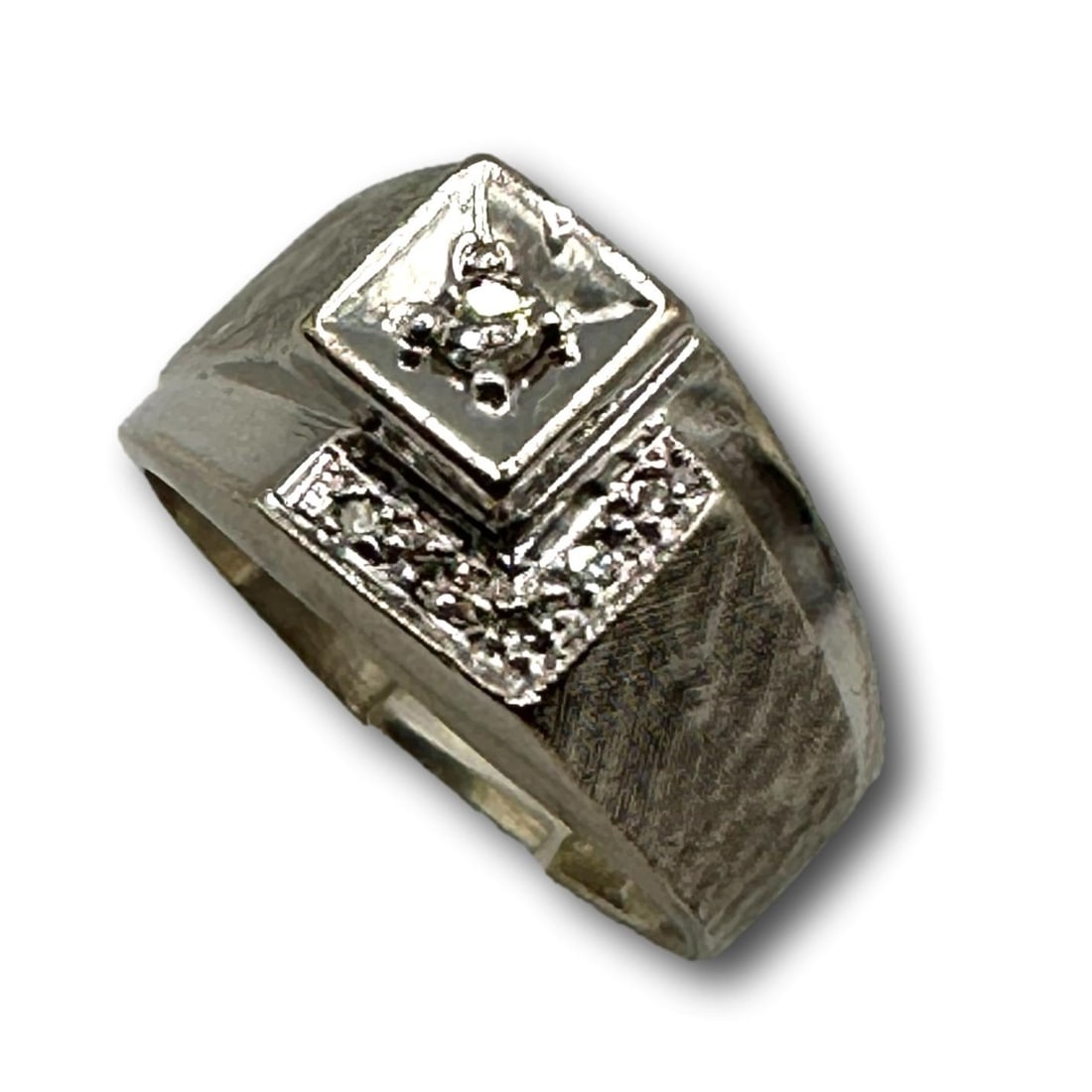 18K White Gold and Diamond Ring: Weighs 7 grams, size 7 1/2. Refer to photos for additional condition information as they are a part of the description. Please note lots may show signs of wear commensurate with age and use, and the l