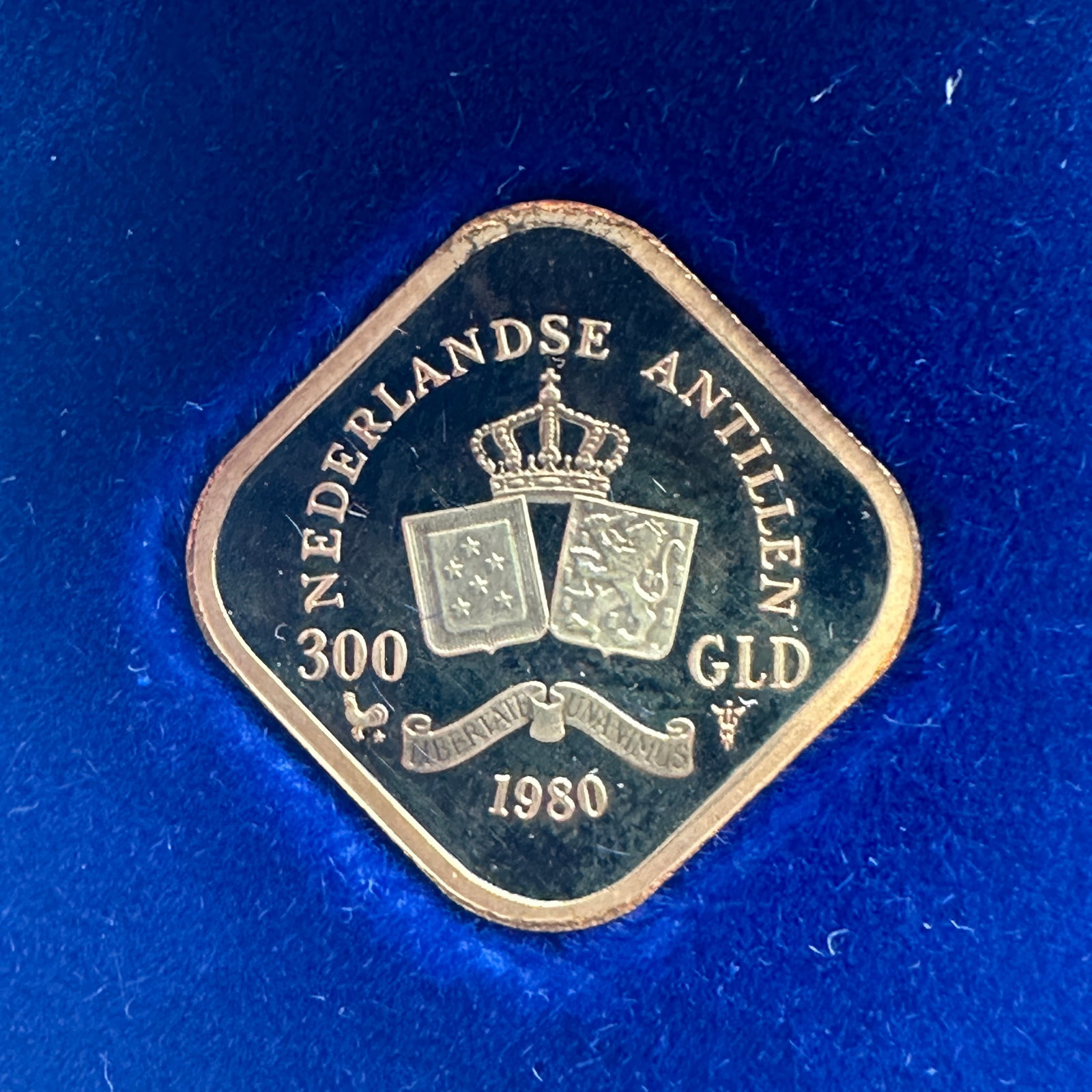 1980 Queen Julia Commemorative 300 Guilder Gold Coin: 5.04 grams, .900 gold purity. Refer to photos for additional condition information as they are a part of the description. Please note lots may show signs of wear commensurate with age and use, and the