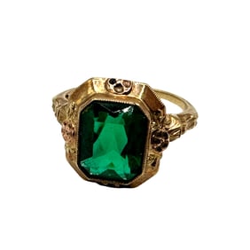 10K Yellow Gold and Green Stone Antique Ring