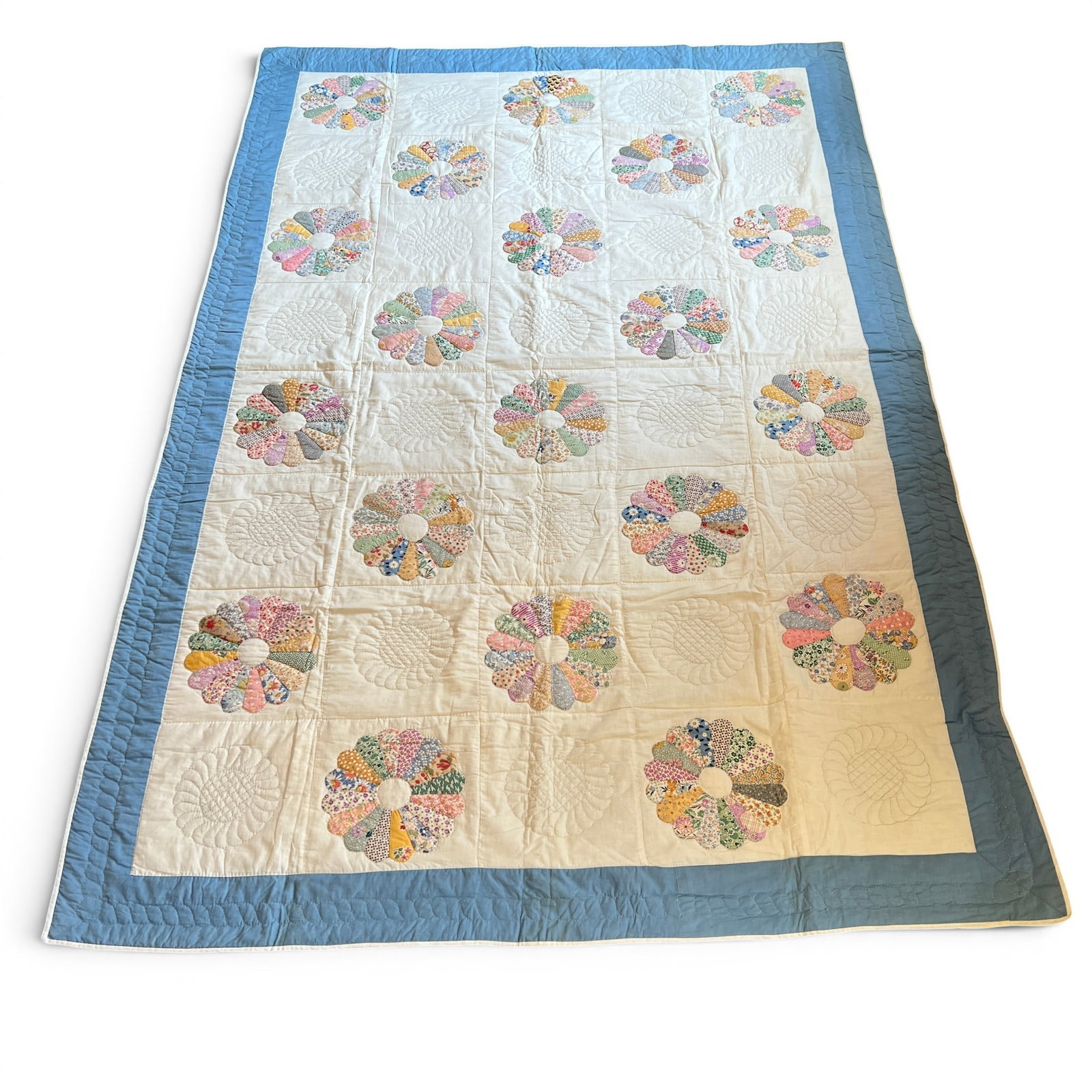 Vintage Dresden Plate Quilt (1 of 7)
