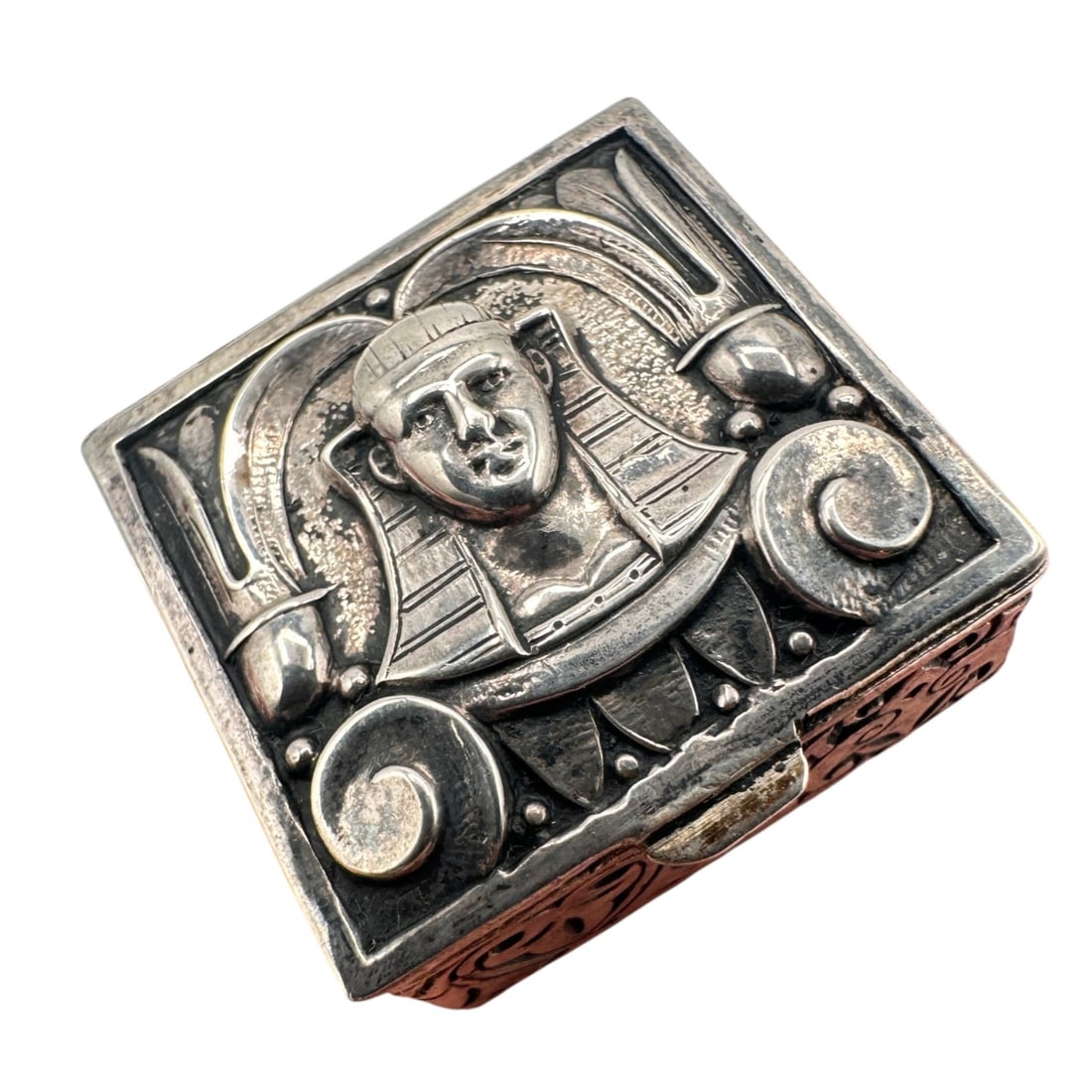 Vintage Sterling Silver Egyptian Revival Pill or Trinket Box: Striking vintage sterling silver pill box featuring a richly detailed Egyptian Revival design. The hinged lid is decorated in high relief with the visage of a pharaoh framed by stylized lotus motifs, 