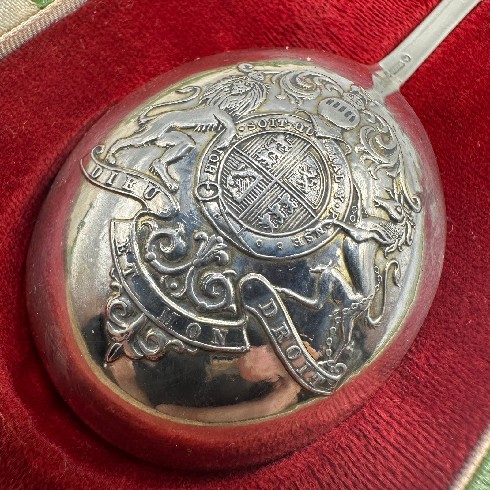 Rare 1937 King George VI Coronation Sterling Silver Spoon in Orig Box: Measures 5 3/4" long. Weighs 46.3 grams. Item is being sold as found from an estate collection and may show signs of age, use, wear, imperfections, or surface variations consistent with age and handli