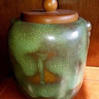 Small Rare Vintage Ceramic Wood Topped Cookie Jar w/ Rich Dark Green and Black Glaze: Small Rare Vintage Ceramic Wood Topped Cookie Jar w/ Rich Dark Green and Black Glaze