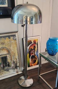 Elegant Mid-Century Chrome Mushroom Floor Lamp: Elegant Mid-Century Chrome Mushroom Floor Lamp