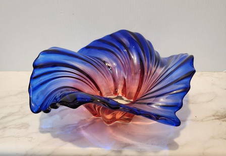 High-Design Stunning Mid-Century Art Glass Bowl w/ Great Sculptural Design and Colors: High-Design Stunning Mid-Century Art Glass Bowl w/ Great Sculptural Design.. Mikasa is a brand that has been associated with some of the world's finest crystal factories. They are known for their qual