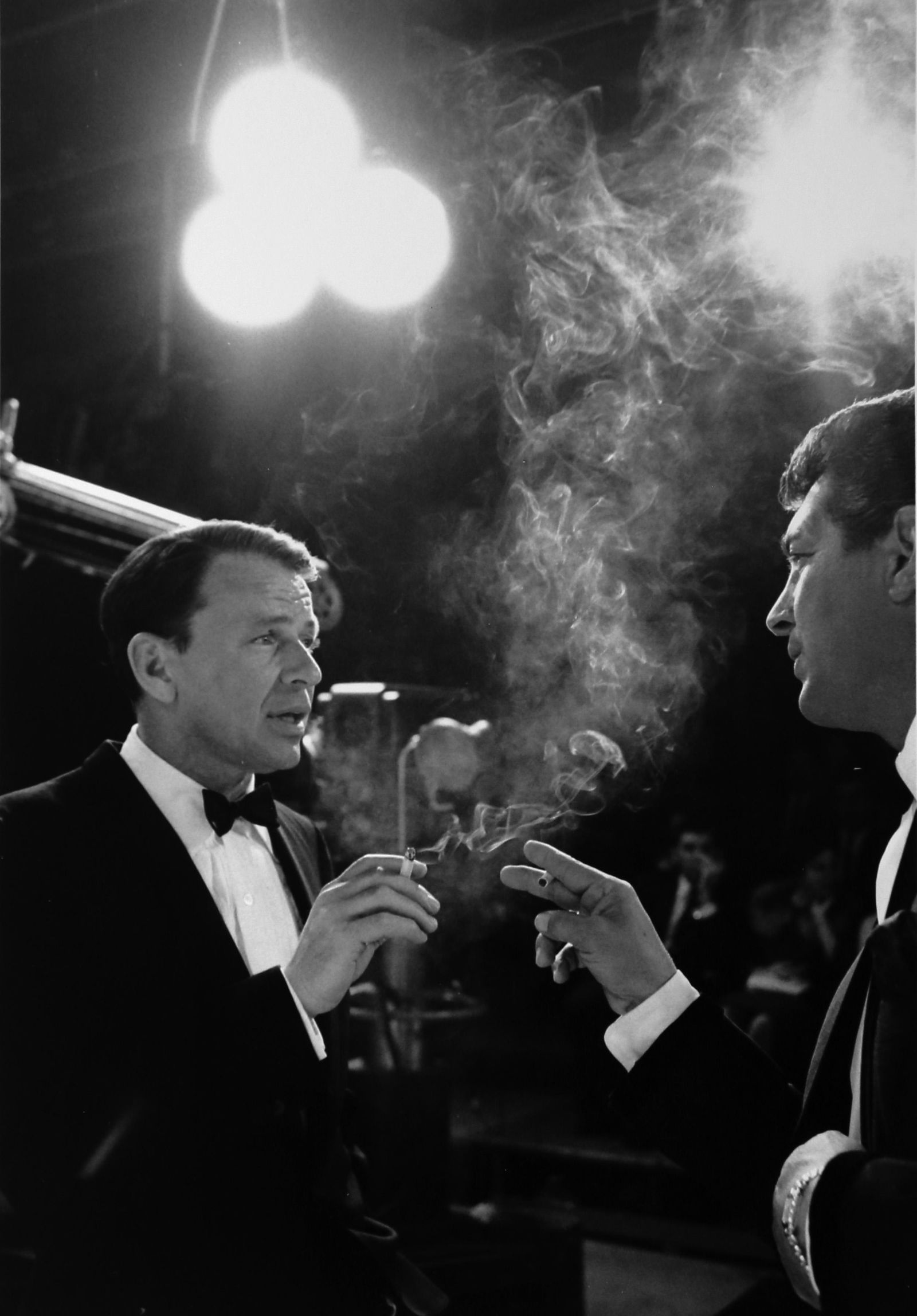 BOB WILLOUGHBY Frank Sinatra: Portrait of the artist ,later gelatin silver print, semi matt. Photographer stamp verso. Print size 25.5x20.5 cm - SHIPPING: Europe Euro 19 (up to 4 lots) USA Euro 29 (up to 4 lots)