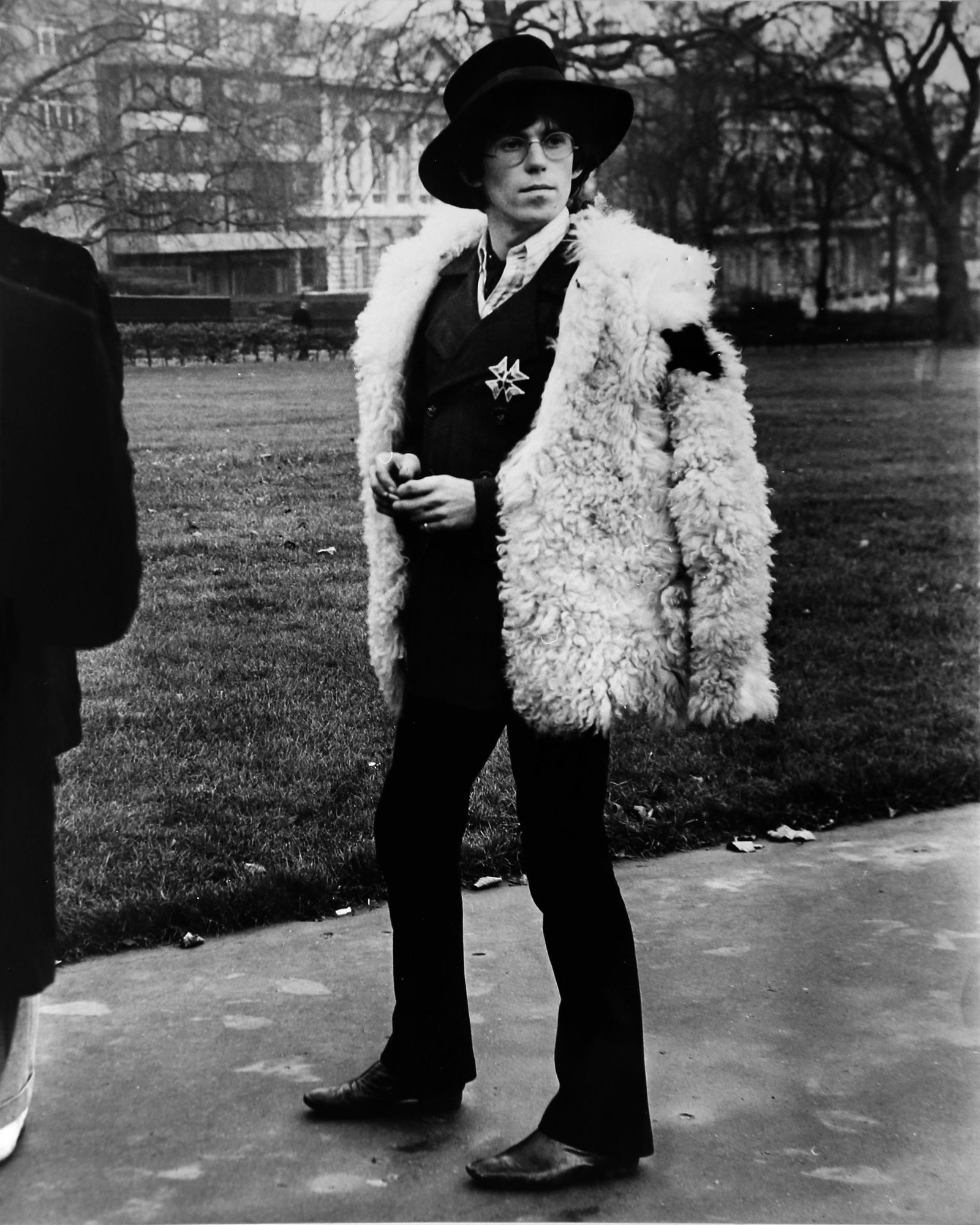 KEYSTONE AGENCY Keith Richards Rolling Stones: Portrait of Keith Richards 1967, Vintage gelatin silver print, agency stamp verso. Print size 25.5x20.5 cm - SHIPPING: EUROPE Euro 19 (up to 4 lots) USA Euro 29 (up to 4 lots)