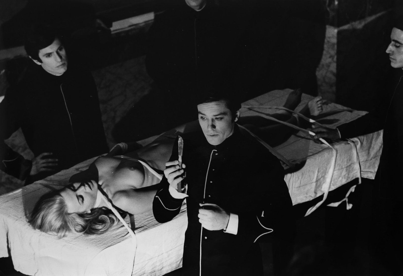 GRAZIA NERI Alain Delon: Spirits of the Dead (Tre passi nel delirio)1968. Gelatin silver Print photographer stamp verso. Print size 30x20 cm - SHIPPING: EUROPE Euro 19 (up to 4 lots) USA Euro 29 (up to 4 lots)