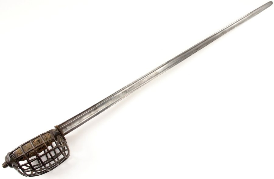 Scarce American Revolution era English Scottish CHAIN-Guard Basket Hilt Sword, Blade is Maker Marked (1 of 20)