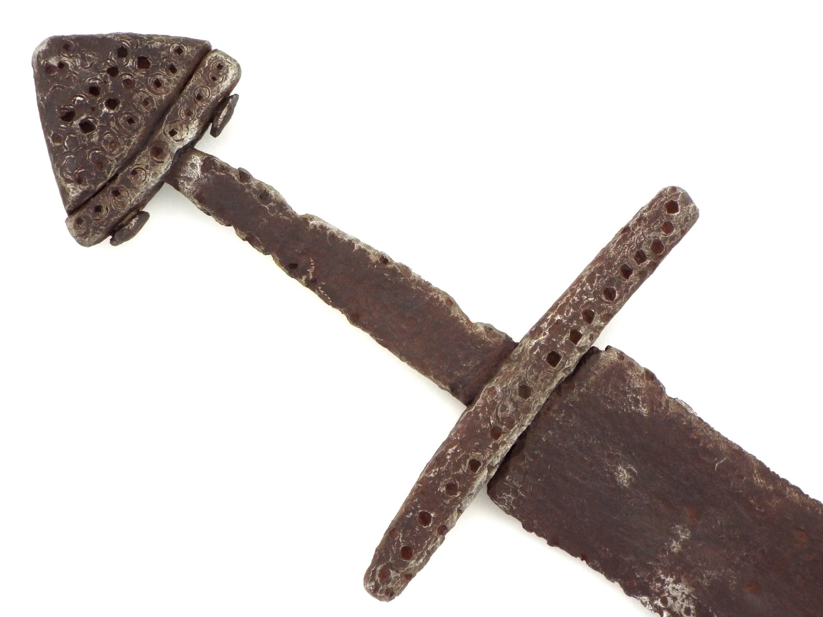 Very Good Excavated 8th-10th C. Scandinavian Viking Battle Sword With Distinctive Pyramid Pommel (1 of 20)