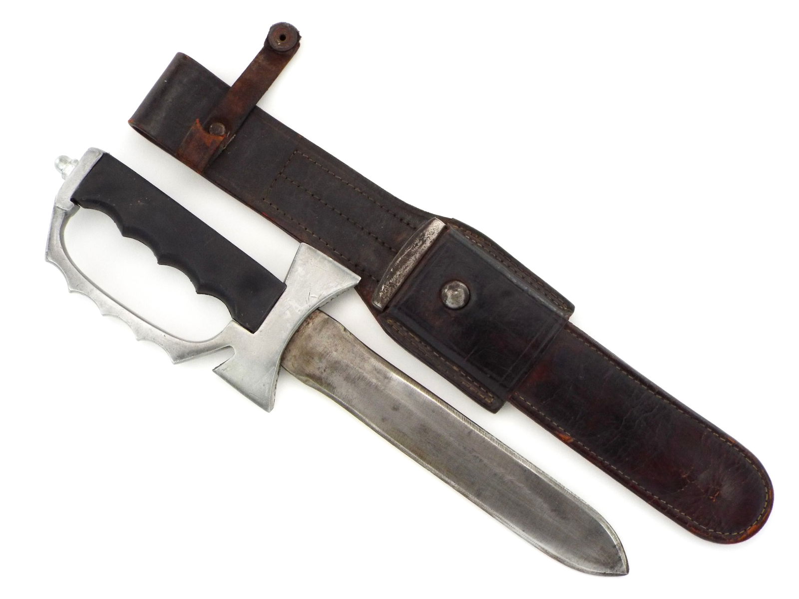 Spanish WWII Paratrooper Fighting Knife In Original Leather Scabbard. (1 of 17)