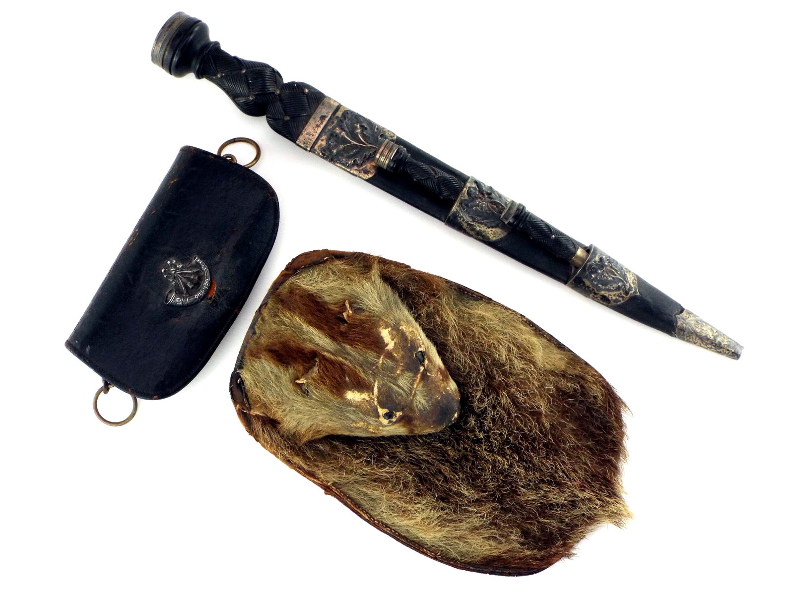 Antique 19th C. English Or Scottish Officer's Dirk Dagger With Sporran And Pouch, Carved Wood: Antique 19th C. English Or Scottish Officer's Dirk Dagger With Sporran And Pouch, Carved Wood Handle, Full Length 17 Inches, Blade Length 11 Inches.