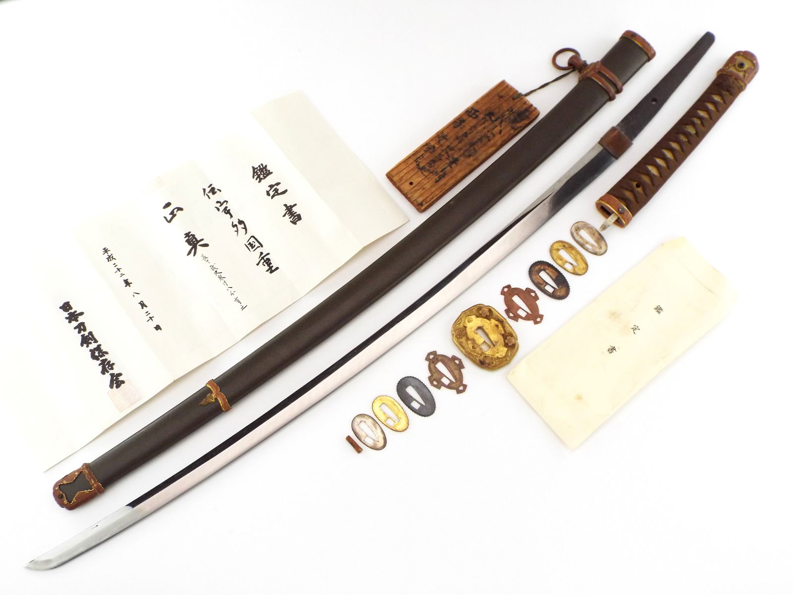 Imperial Japanese Army Type 98 Shin-Gunto With Papered Koto Blade. (1 of 20)