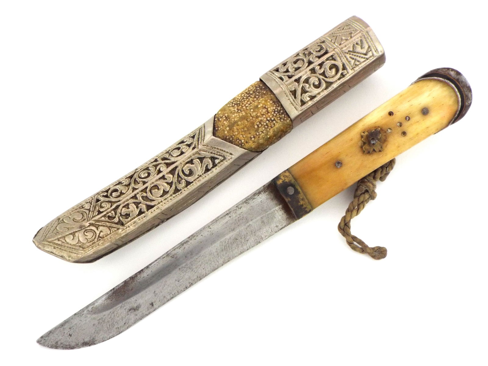 Antique Korean Eunjangdo Lady's Dagger Knife. (1 of 16)