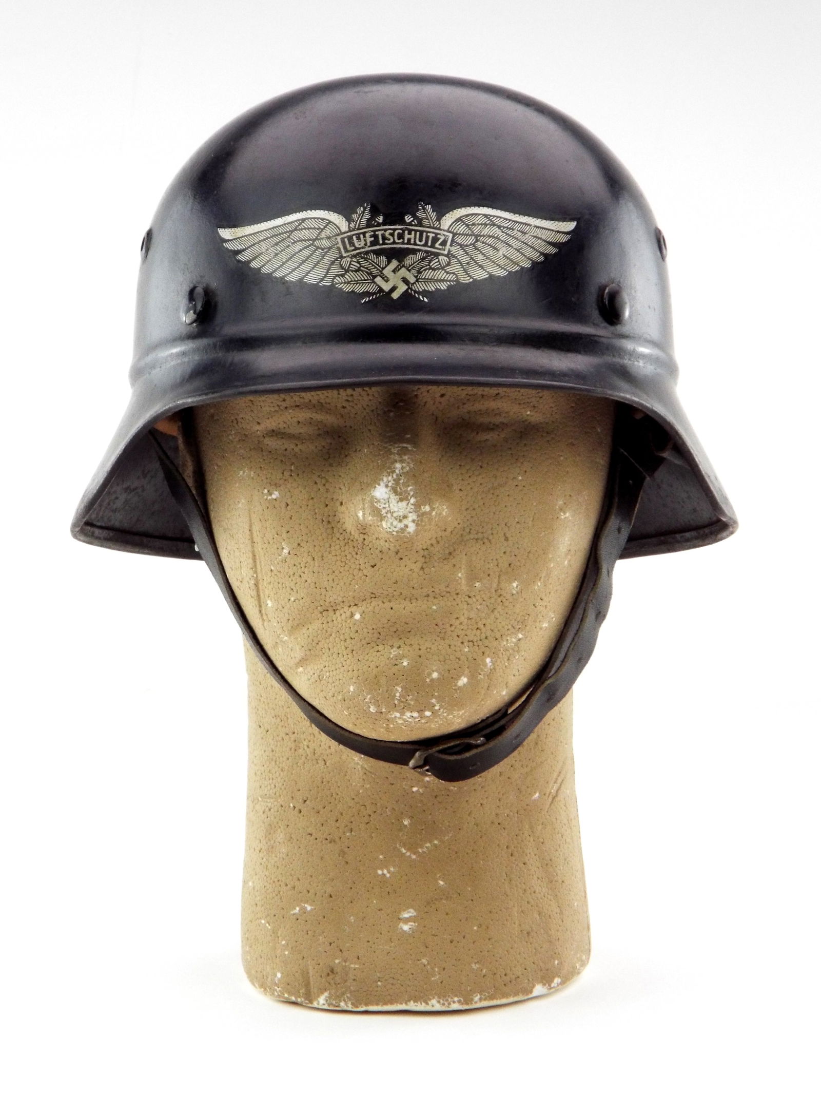 Very Good German WWII Luftschutz Helmet. (1 of 19)