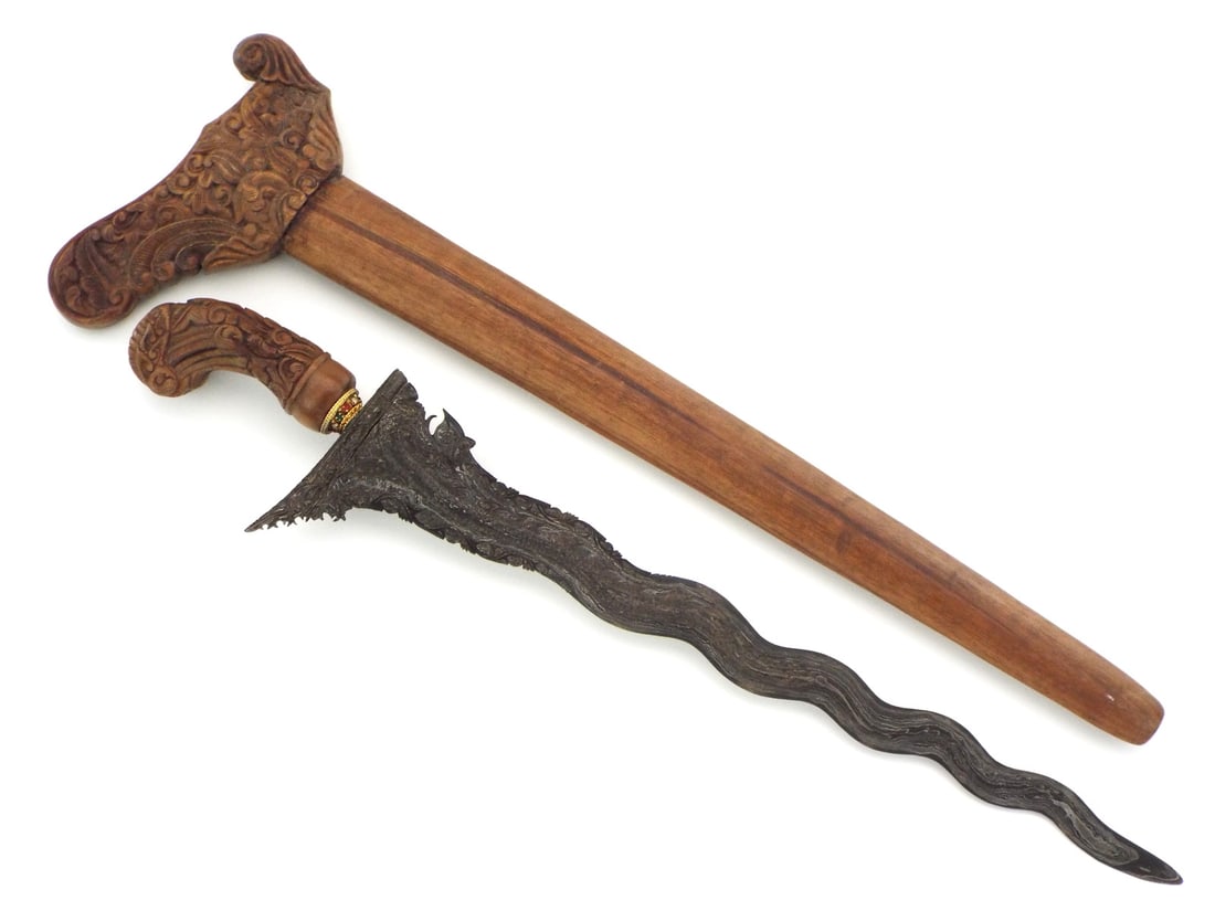 Good Quality Asian Indonesian Malaysian Damascus KRIS Dagger, Carved Wood Handle. (1 of 20)