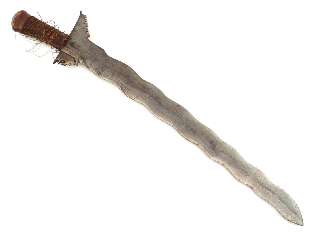 Antique Philippine Moro Warriors Kris Battle Sword, Powerful Flamboyant Blade. (1 of 16)