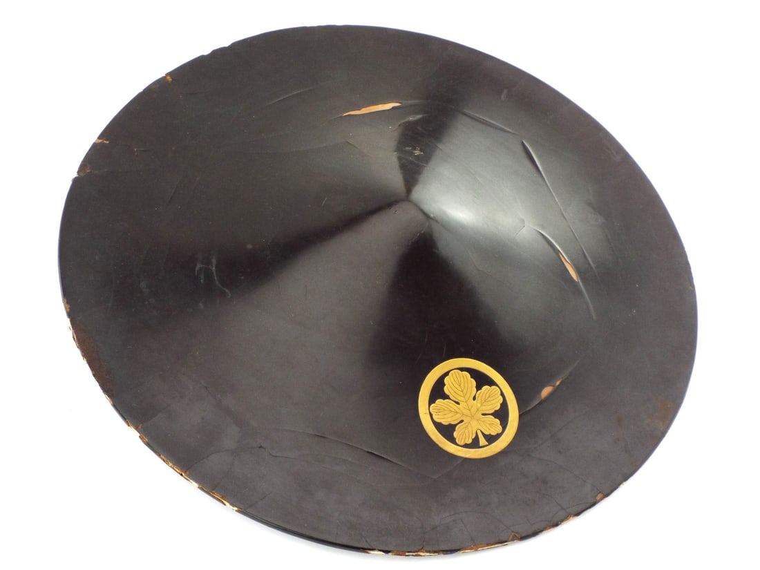 Japanese Black Lacquer Jingasa Samurai Hat with Family Crest MON: Japanese Black Lacquer Jingasa Samurai Hat with Family Crest MON. Full Length 16 Inches