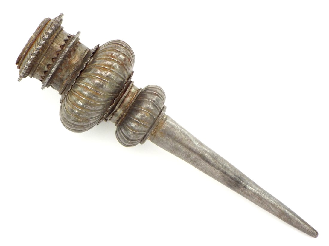 Beautiful Antique Indian Islamic Mogul Warrior Heavy Spear With Lance Head. Possibly WOOTZ.: Beautiful Antique Indian Islamic Mogul Warrior Heavy Spear With Lance Head. Possibly WOOTZ. Full Length 11.5 inch