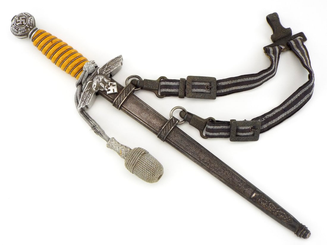 German WWII 2nd Model Luftwaffe Dagger with Hangers and Knut by WEYERSBERG SOLINGEN (1 of 17)