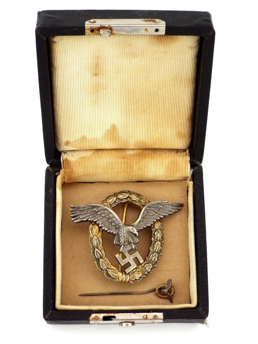 German WWII Cased Pilot Observer Badge with Stick Pin (1 of 6)