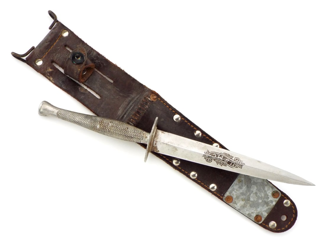 American WWII Marine Corps Raider Stiletto with Fantastic Etched Panel (1 of 14)