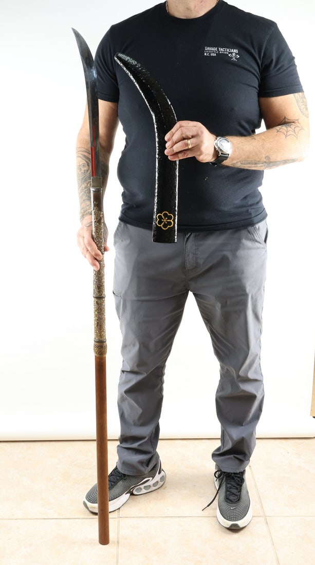 Scarce Japan EDO Woman's Mounted Naginata: Very nice and complete unsigned Edo period woman's naginata instinct THC Overall length of the blade is _15_ long with a complete pole that is adorned in crushed abalone shell measuring _____60____ lo