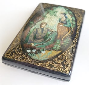 RUSSIAN KHOLUI LACQUER CIGARETTE BOX HAND PAINTED VINTAGE SIGNED by ARTIST
