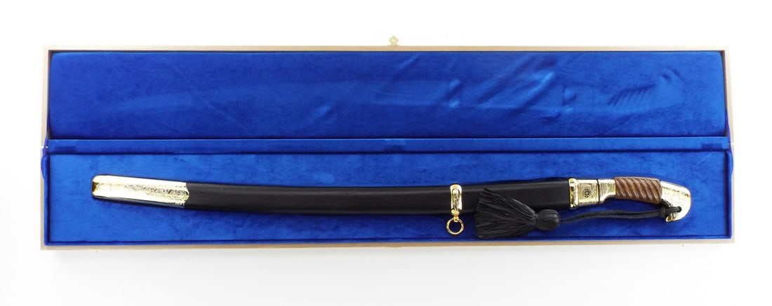 MINT Russian PRESENTATION Cased Shashka from Minister of Emergency Situations (1 of 20)