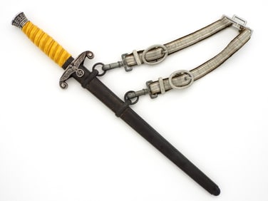 German WWII Army Officers Dagger with Hanger by P.D. LUNESCHLOSS SOLINGEN.