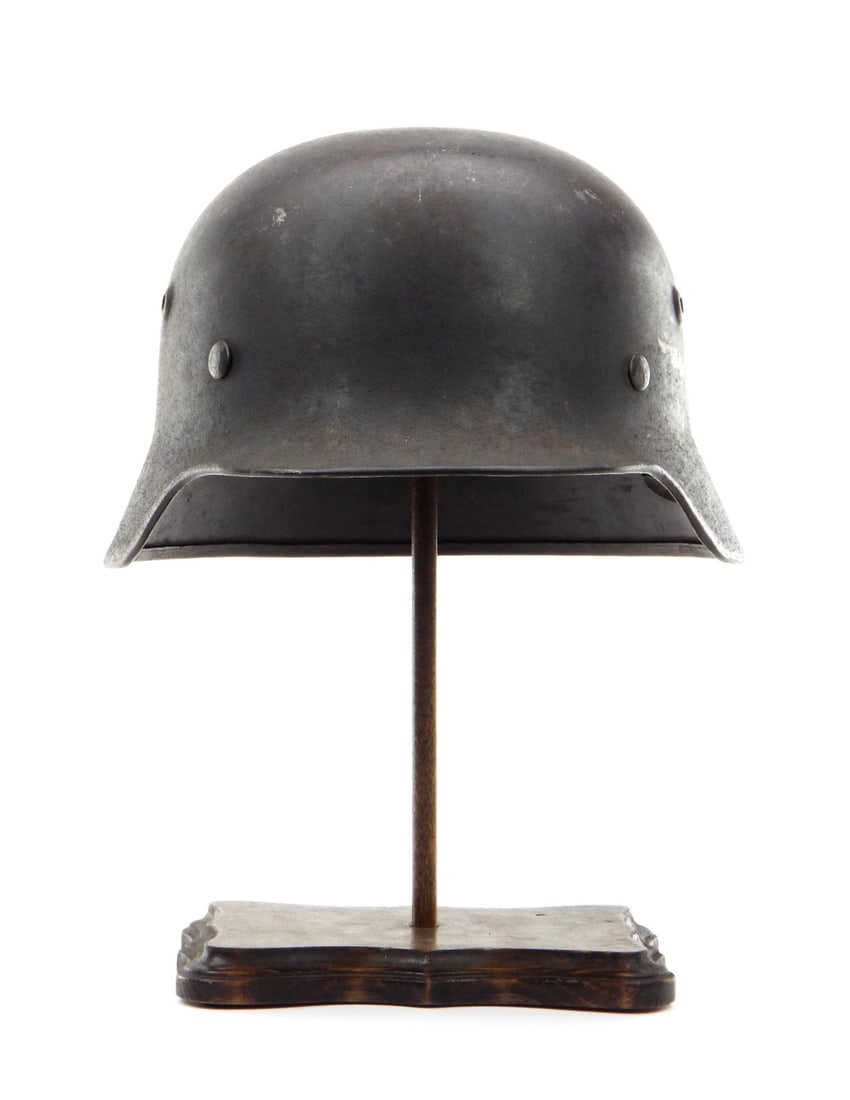Fine German WWII M35 Single Decal Luftwaffe Helmet (1 of 15)