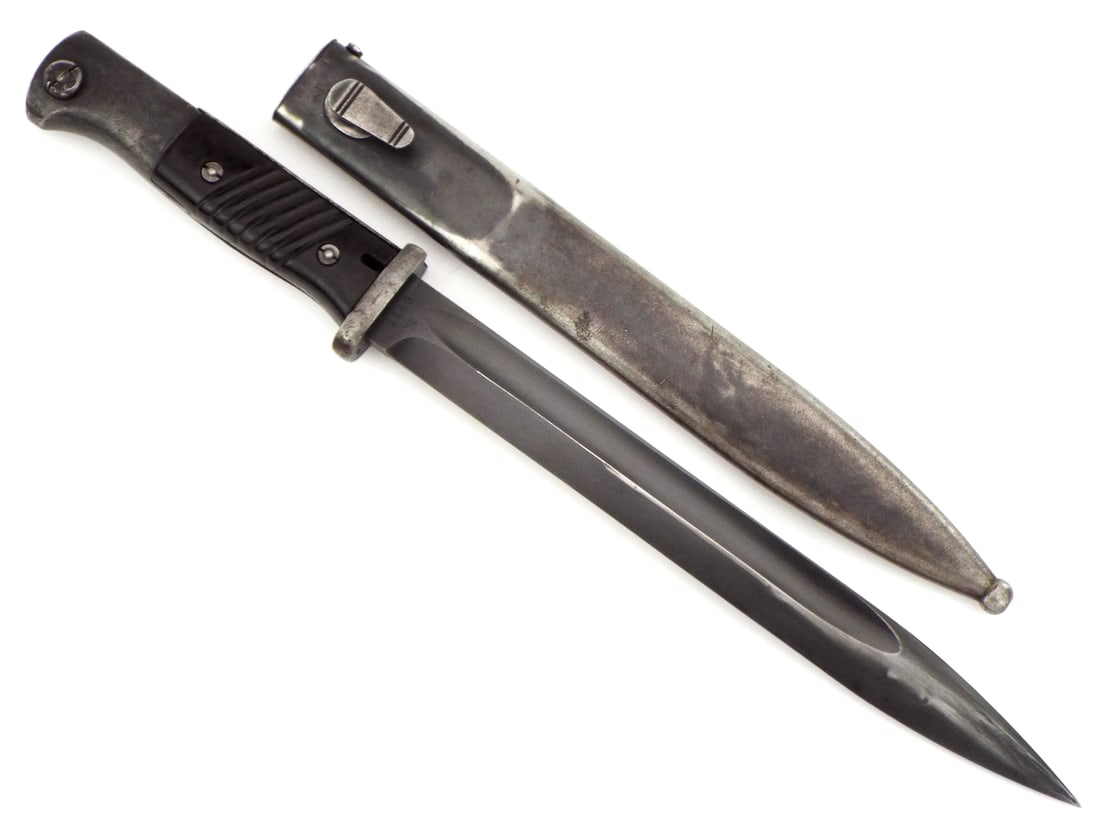German WWII K98 Battle Bayonet: German WWII K98 Battle Bayonet. Full Length 16 Inches Blade Length 10 Inches