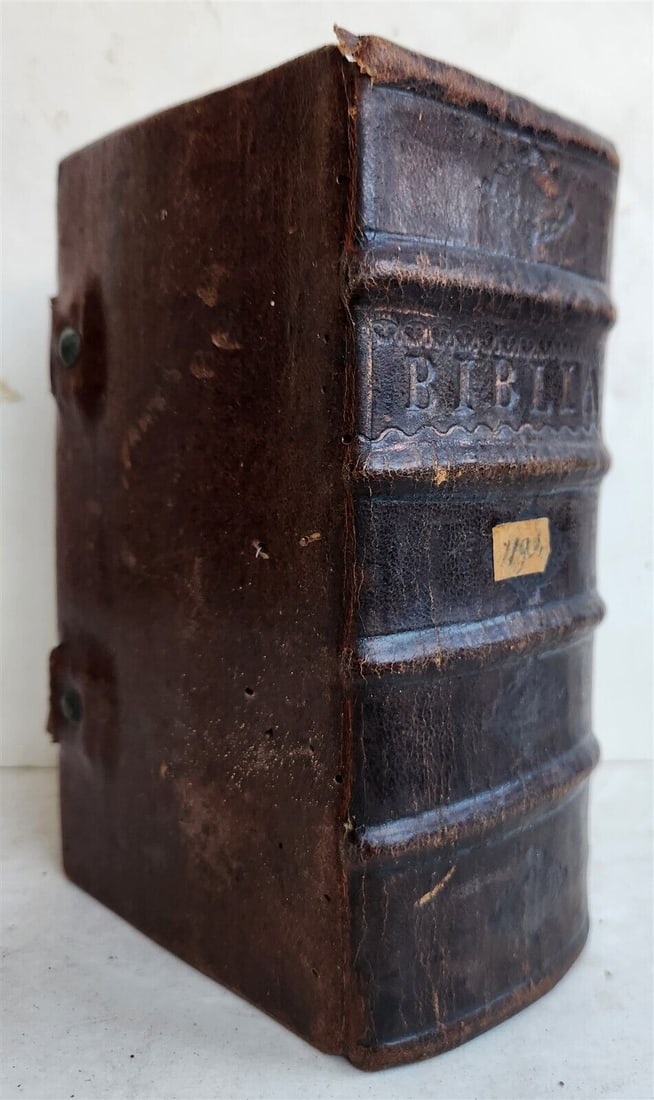 1785 BIBLE in GERMAN antique LEATHER BINDING w/ CLASPS Old and New Testaments: Die Bibel, oder die ganze heilige Schrift des alten und neuen Testaments. Neue Ausgabe mit der Petitschrift. Halle, Canstein; 1785. (The Bible, or the entire holy scripture of the Old and New Testamen
