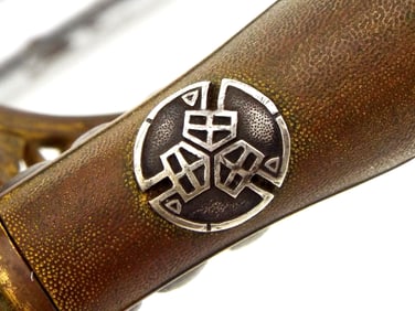Japanese WWII Imperial Army Parade Officers Sword with Samurai Family MON