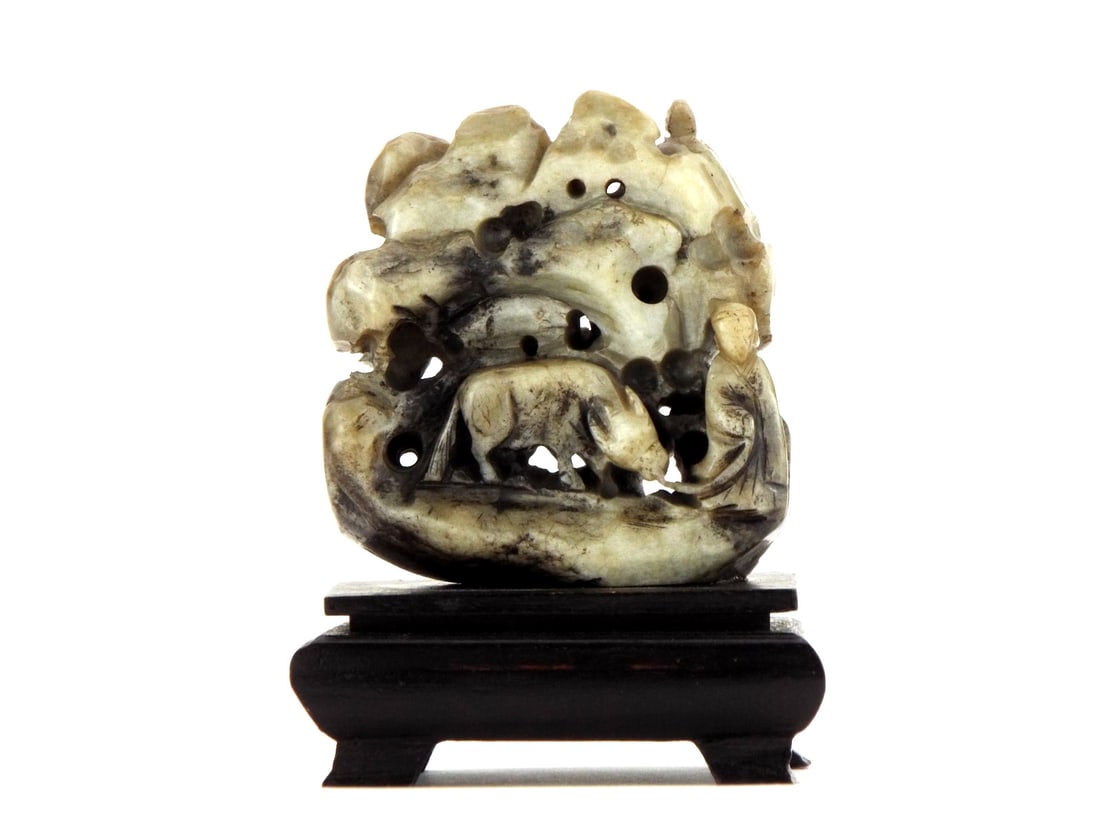 Chinese Qing Dynasty Black and White Carving: Chinese Qing Dynasty Black and White Carving. Full Length 4 Inches