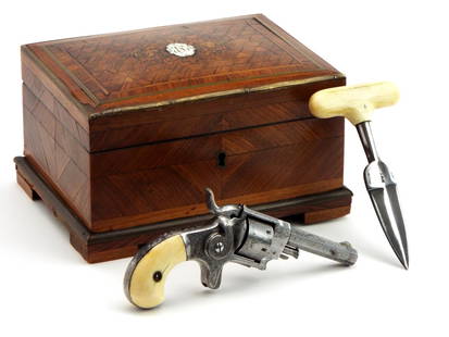 American Gamblers Boxed FINE Handle Revolver & Push Dagger: American Gamblers Boxed FINE Handle Revolver & Push Dagger.Full Length 6.5-5.5 Inches