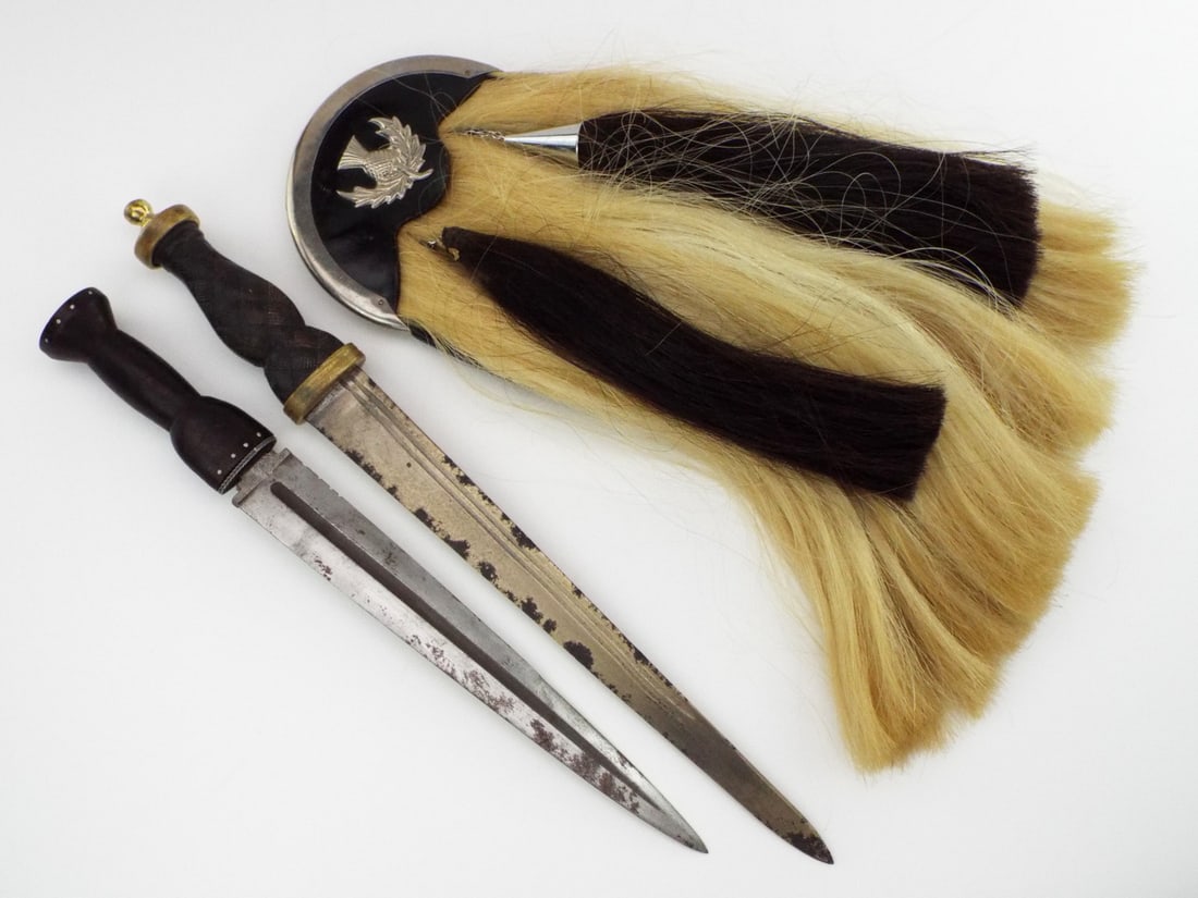 Lor of 2 Scottish Dirks and a Sporran (1 of 15)