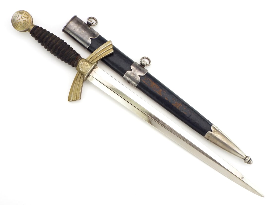 Very Good German WWII 1st Model Luftwaffe Officers Dagger: Very Good German WWII 1st Model Luftwaffe Officers Dagger. Unusual Maker Mark Full length 19.5 Inches Blade length 12 Inches