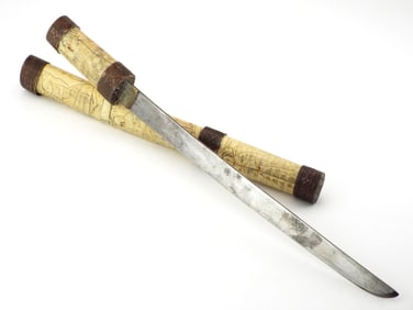 Antique Japanese Samurai TANTO Dagger in Carved Mounts with Strong Blade.