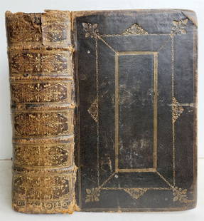 1734 BIBLE in ENGLISH antique London, John Baskett: The book of Common Prayer. Oxford, John Baskett; 1719. PP: A-F. Bound with:. The Holy Bible, containing the Old Testament and the New. London, John Baskett; 1735. & New testament; 1734. PP: Title, A-C