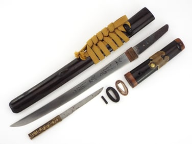 Edo Period Ko-wakizashi with Double Engraved Blade