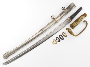 Japanese WWI to WWII Kyu Gunto Sword with Family Samurai MON